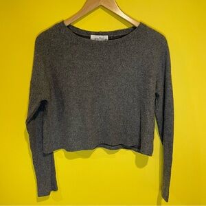 ❄️ 5/$25 Graffiti Gray Long Sleeve Women's Crop Top Medium‎